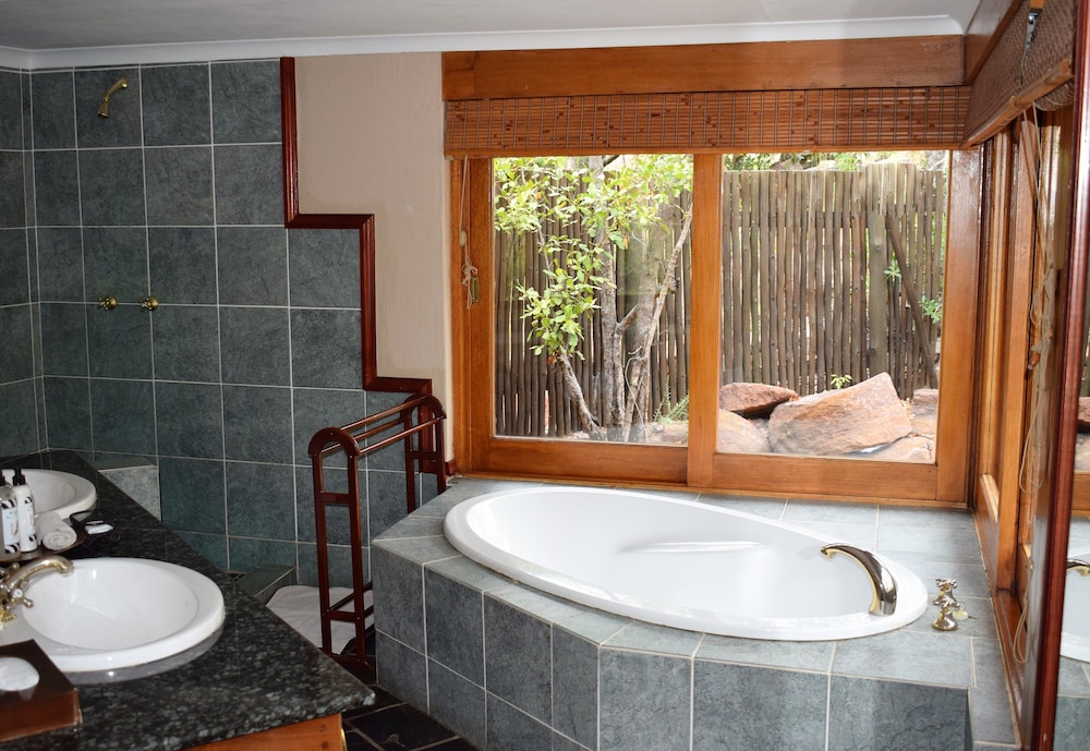 Deluxe Suite photo 2
