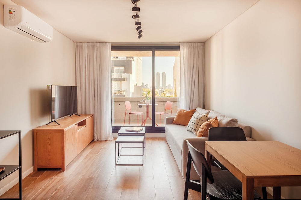 Superior Apartment, Canal View