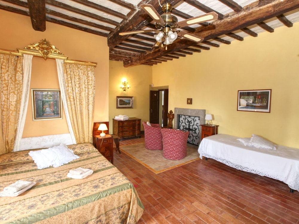 Villa photo 2