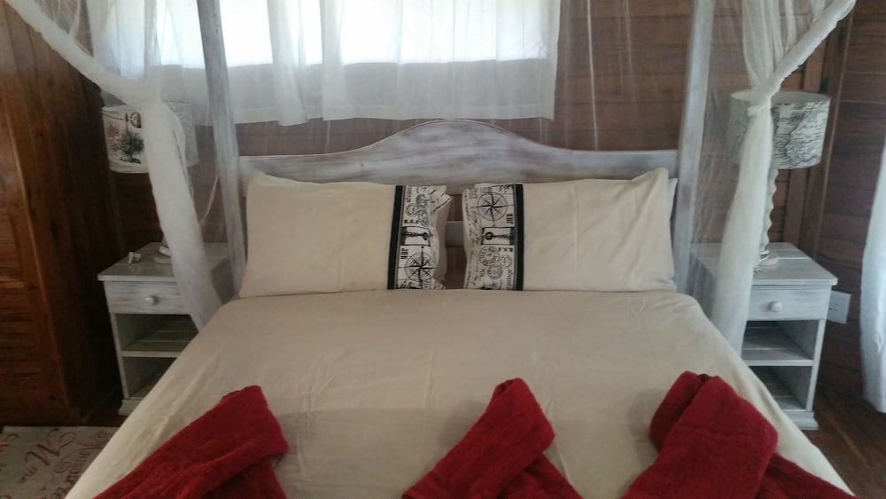 Panoramic Cabin, 1 Queen Bed, Ocean View, Beachfront photo 3