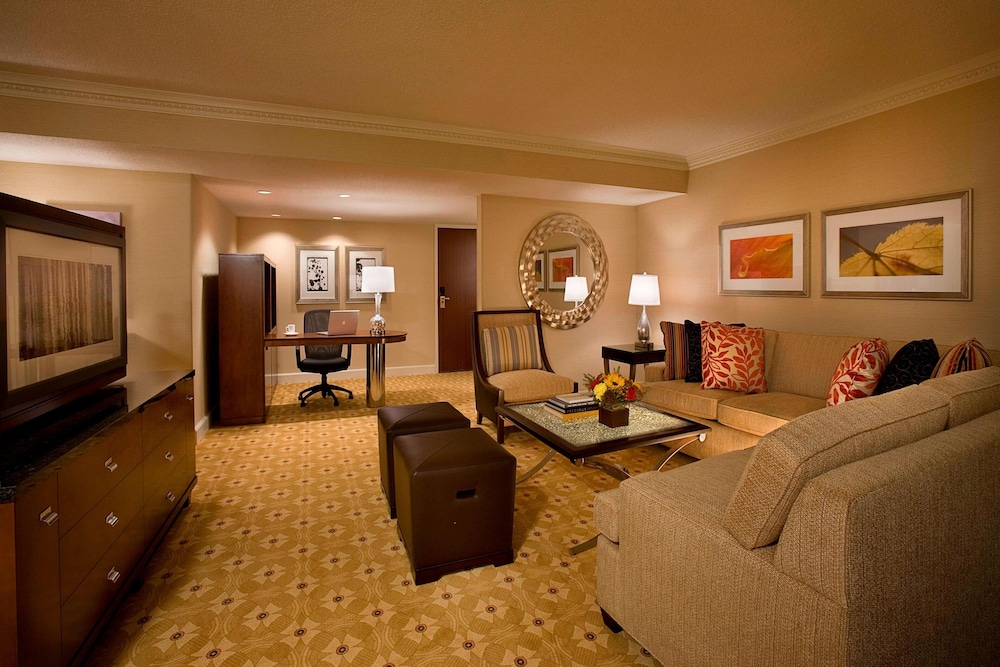 Club Suite, 1 King Bed - Photo 3