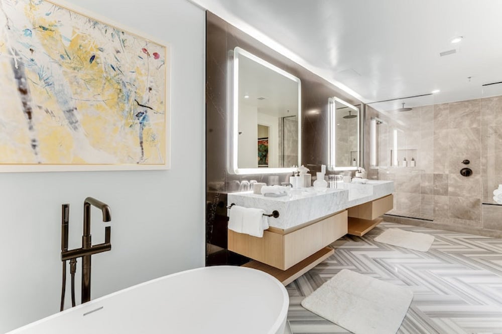 Royal Suite, 1 King Bed thumbnail 5