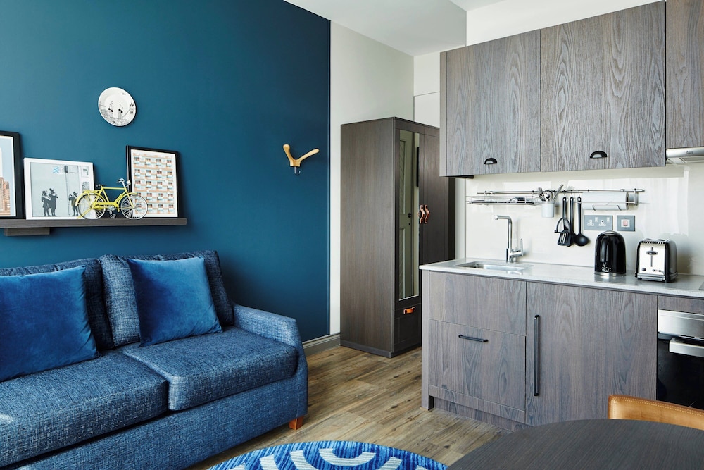 Deluxe Studio Suite, 1 Bedroom photo 2