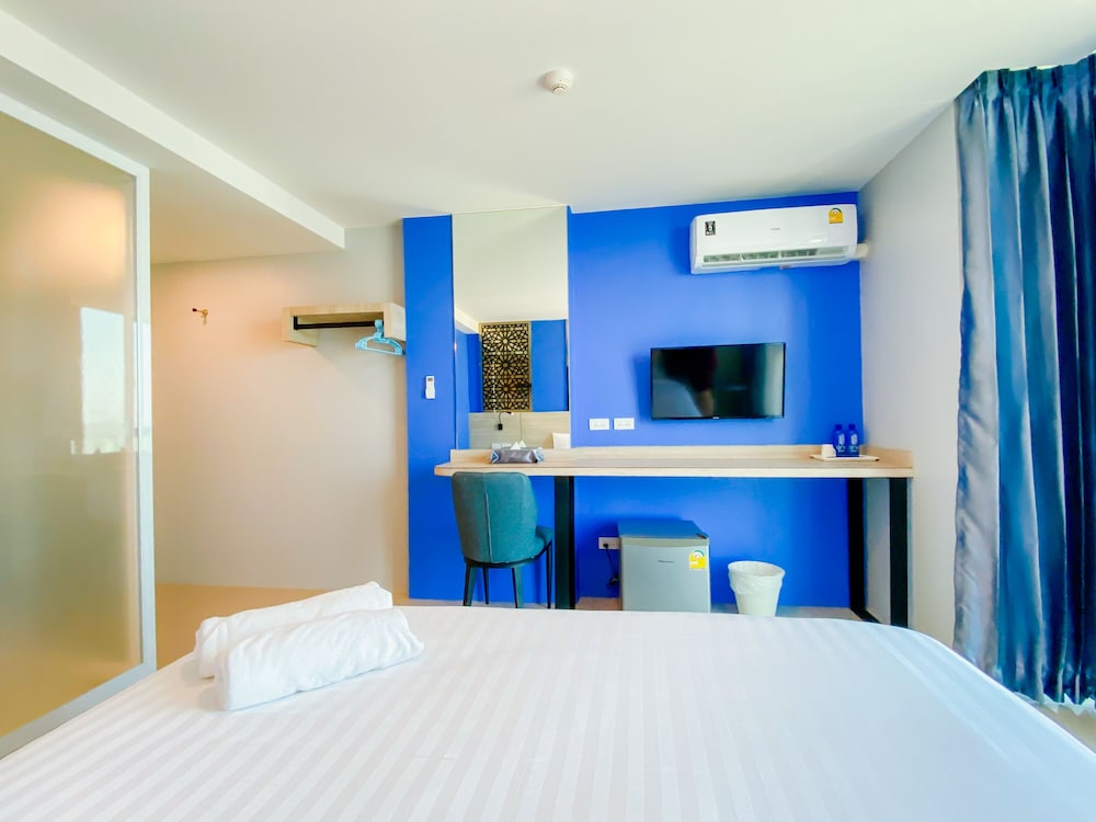 Standard King Bed - Photo 3