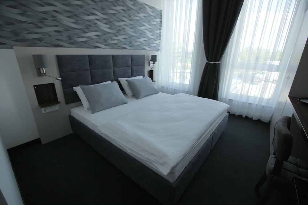 Standard Double Room - Photo 1