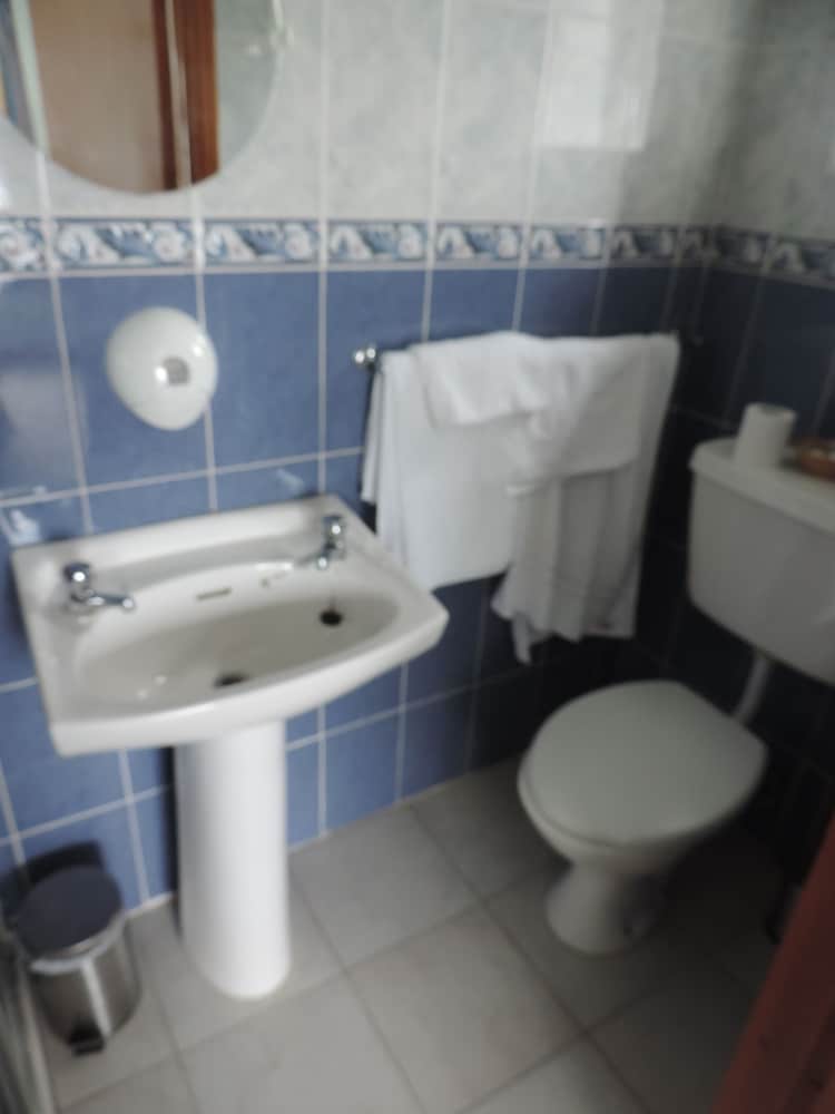 Twin Room, Ensuite photo 2