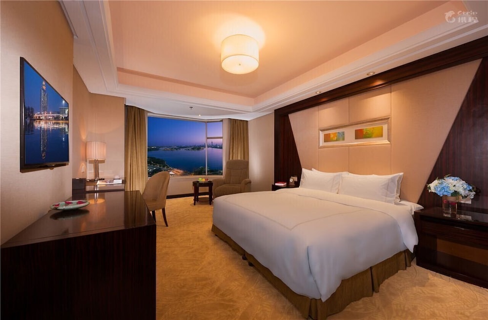 Prestige Lake View King Room photo 1