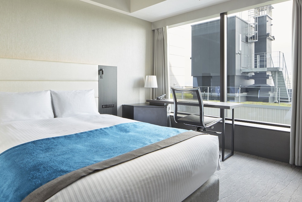 Moderate Double Room, Non Smoking (Partial City View)