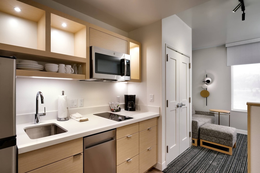 Studio, 2 Queen Beds (Mobility Accessible, Roll-in Shower) - Photo 7
