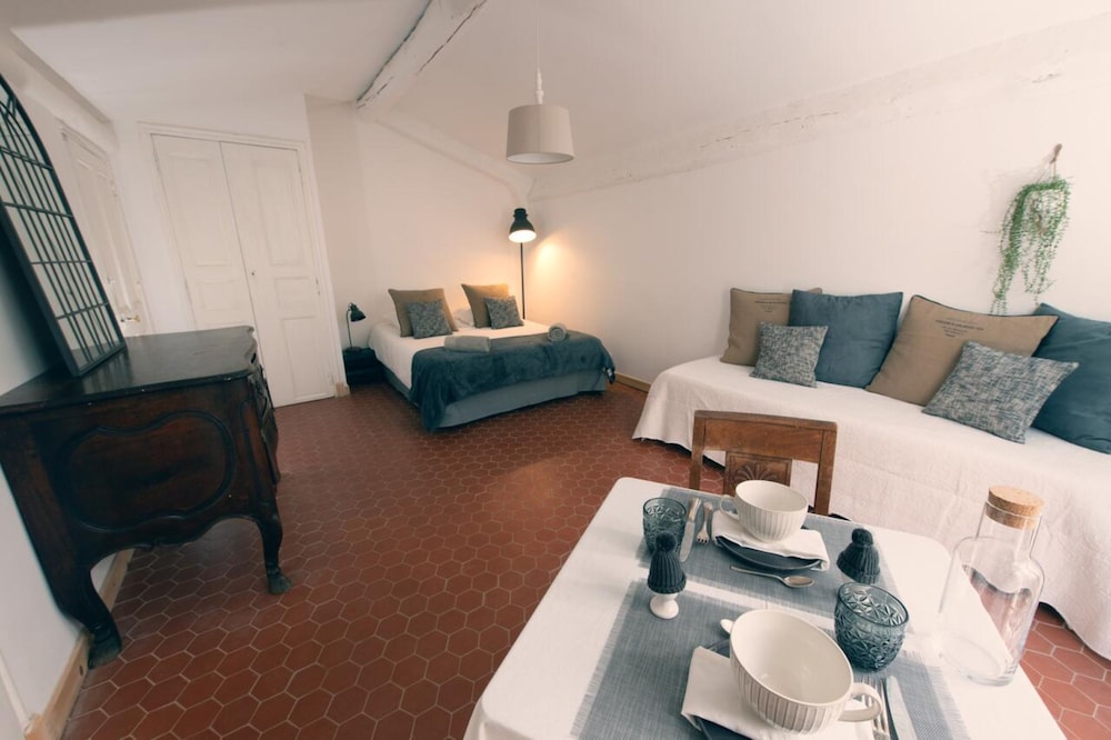 Triple Room, Pool View (Grenache)