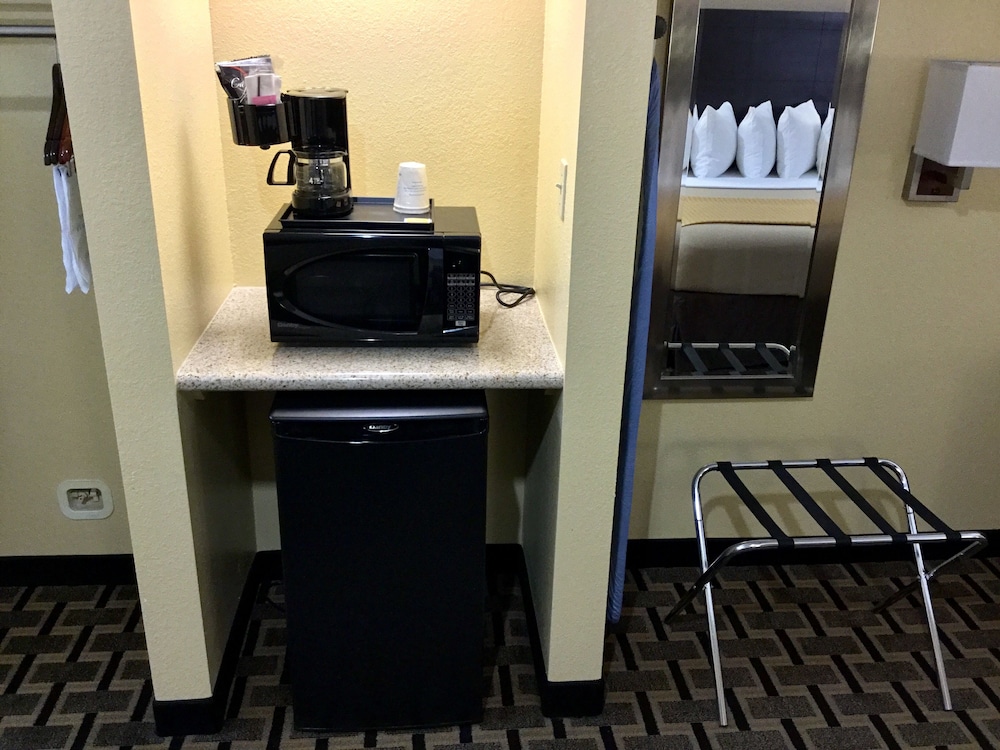 Room, 2 Queen Beds, Accessible - Photo 3