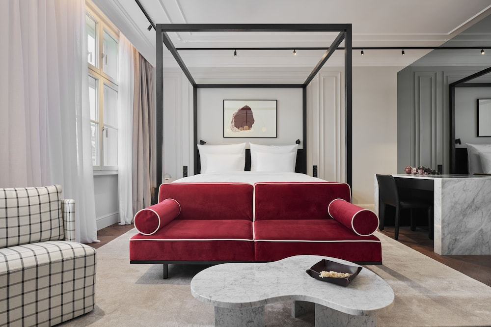 Grand Room thumbnail 5
