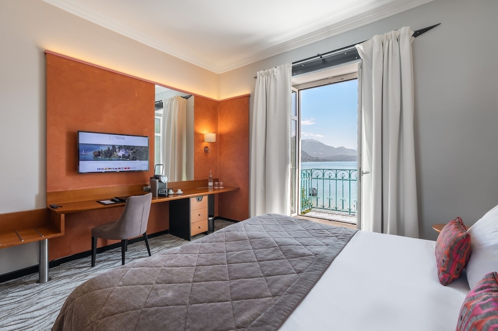Prestige Lake Suite with balcony with SPA access on reservation