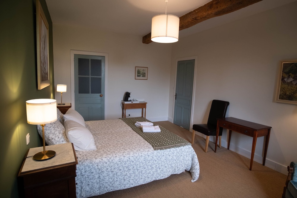 Deluxe Double or Twin Room, Ensuite, Mountain View (Room 3 Alexandra) photo 1