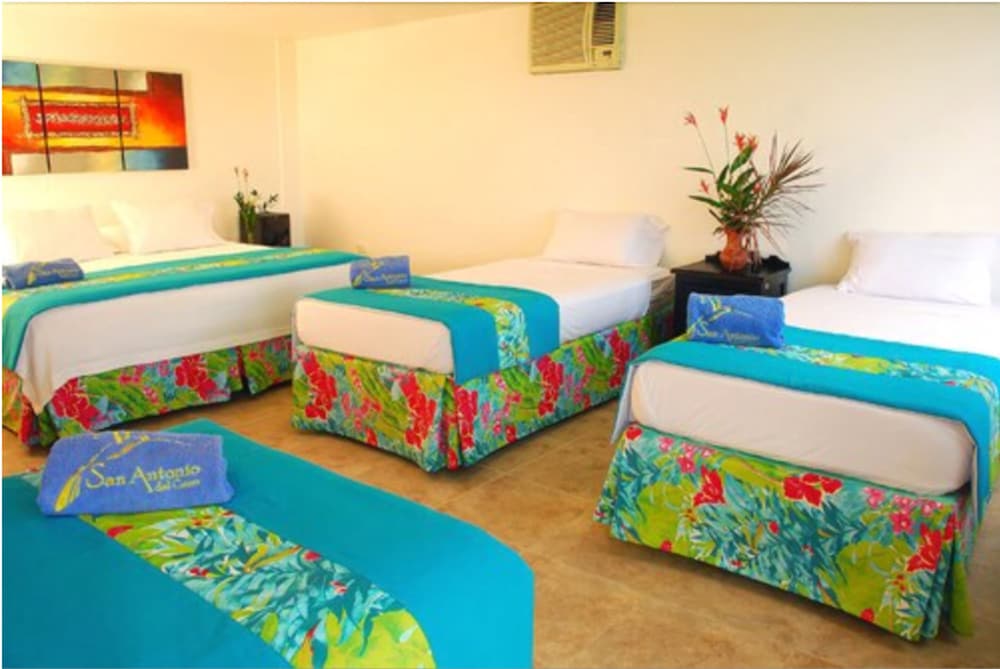 Standard Room, Multiple Beds, Non Smoking photo 3