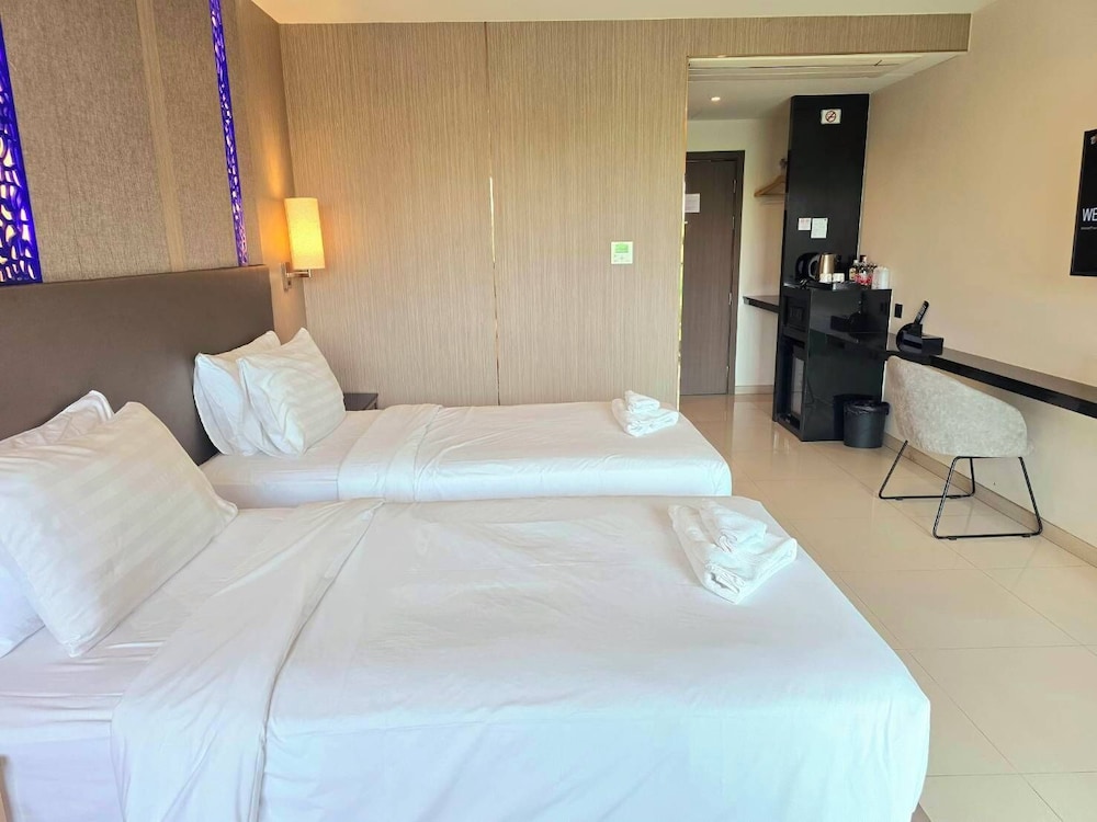 Deluxe Twin Room with Balcony - Photo 2