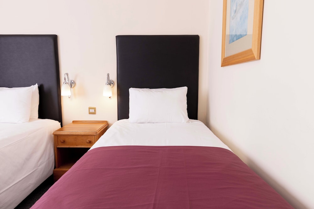 Twin Room - Photo 3