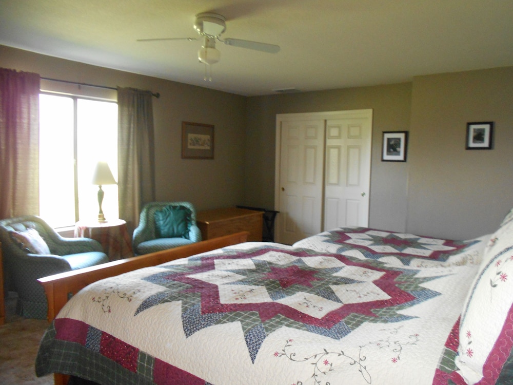 3. Family Room photo 3