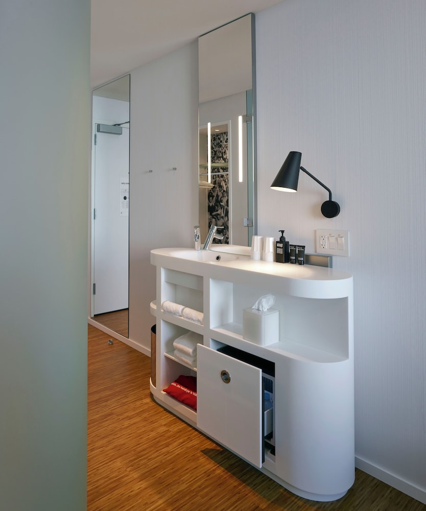 Premium Room, 1 King Bed (View) - Photo 11