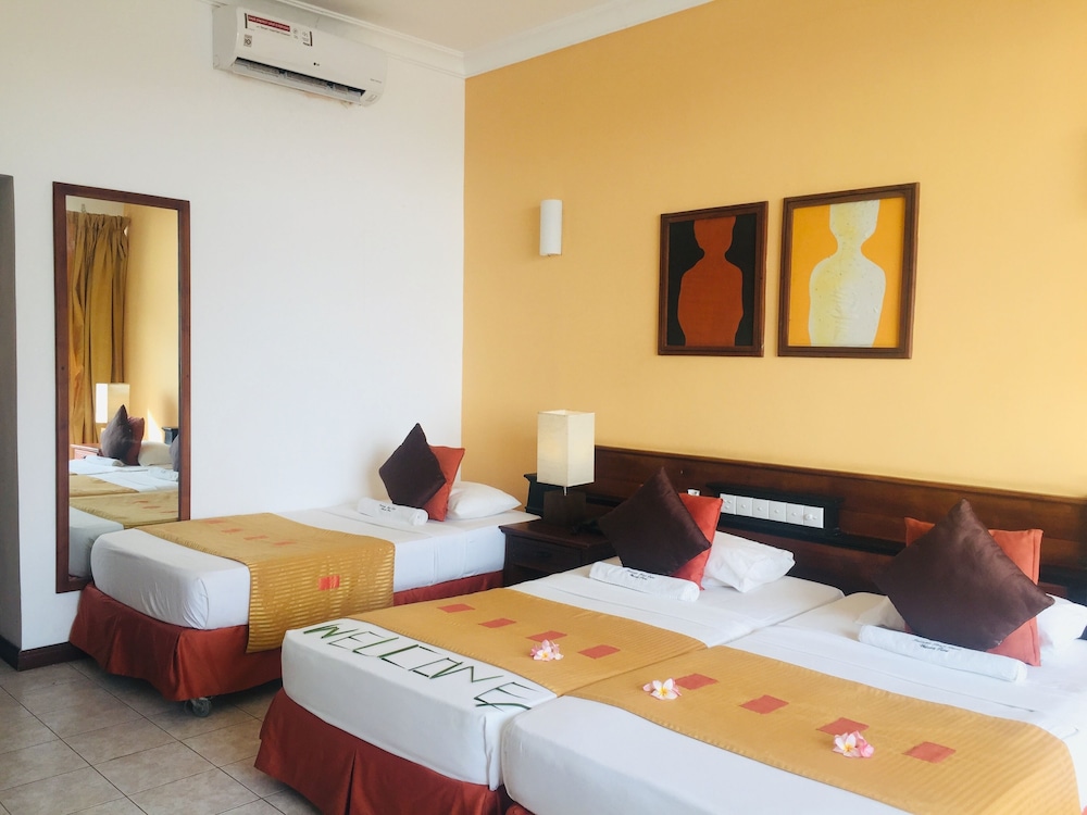 Deluxe Triple Room with Sea View Balcony