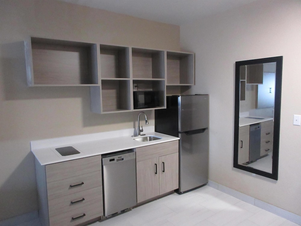 Suite, 2 Queen Beds, Non Smoking, Kitchenette (with Sofabed)