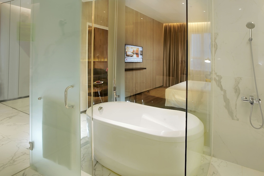 Junior Suite, 1 King Bed photo 2