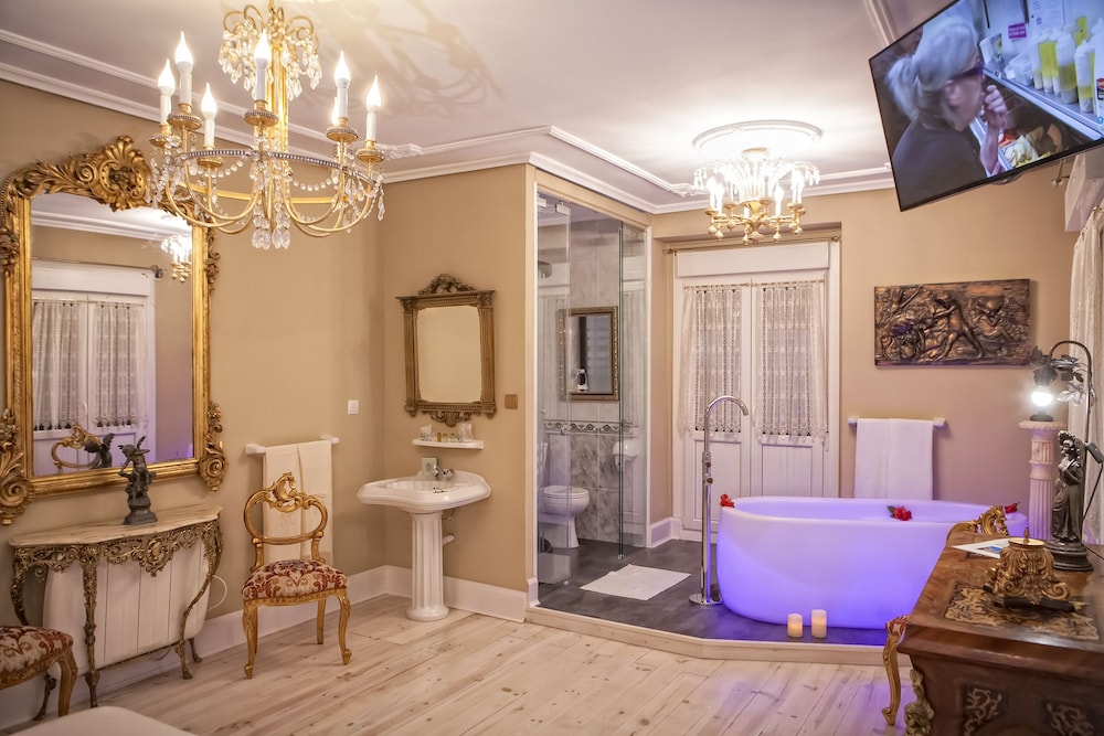 Suite, Bathtub (Torrelavega)