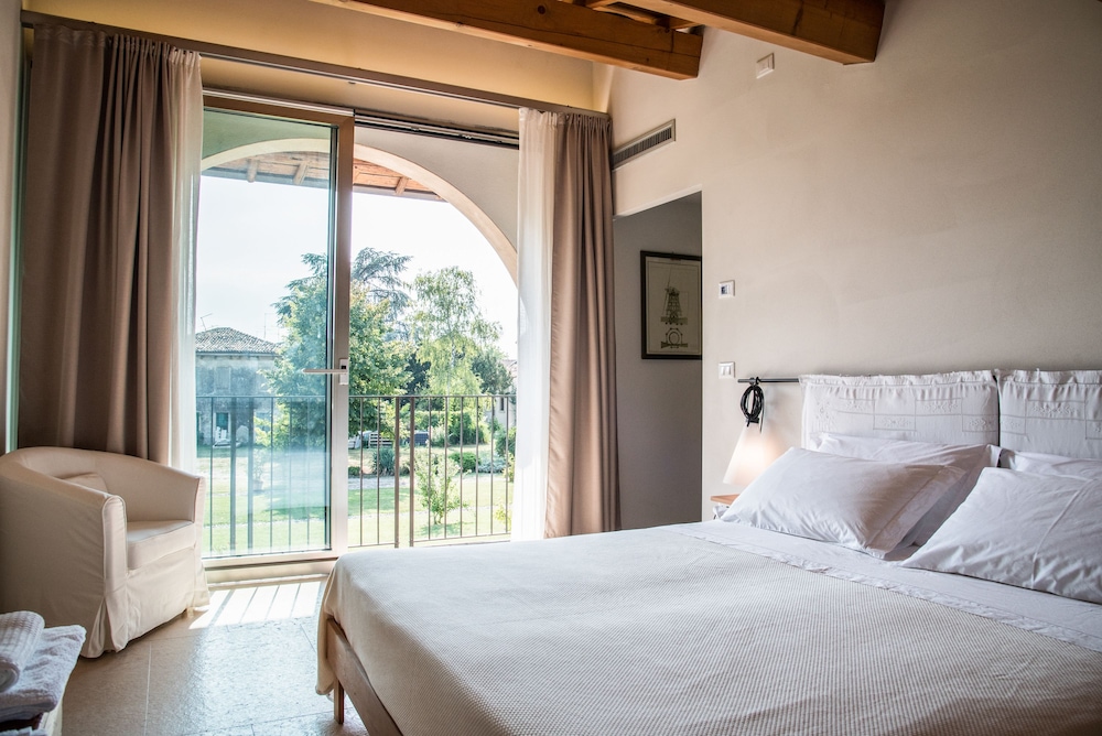 Deluxe Quadruple Room, Garden View photo 1