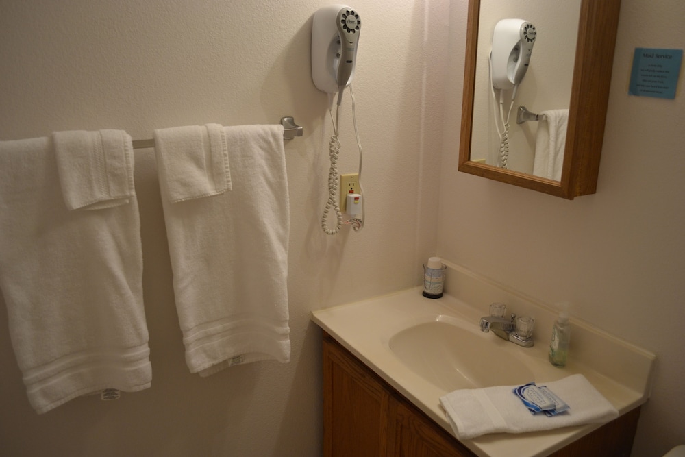 Standard Suite, 1 Bedroom, Partial Ocean View photo 2