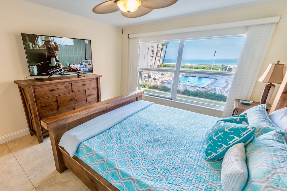 Condo, 3 Bedrooms, Oceanfront photo 2