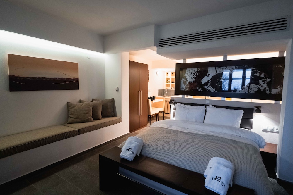 Comfort Room, Balcony