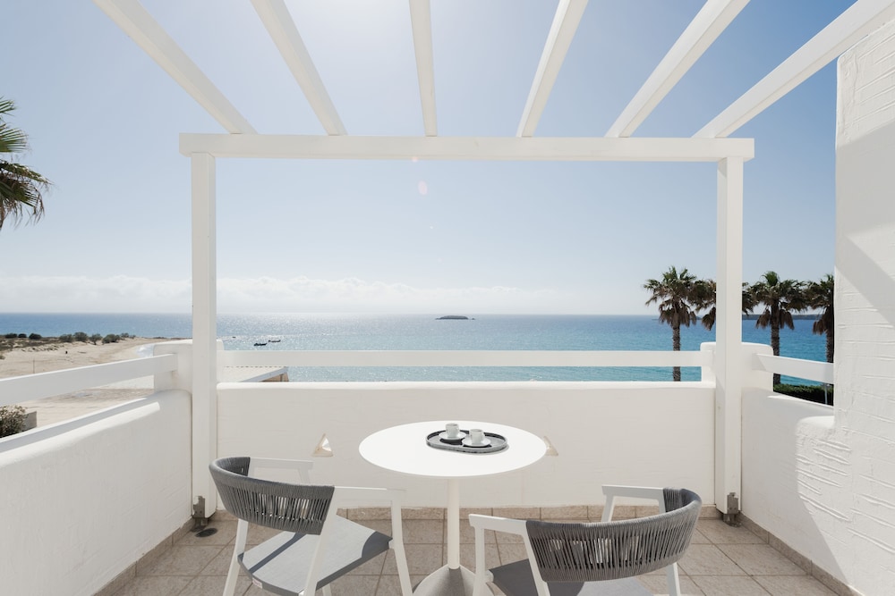 Deluxe Double or Twin Room, Sea View photo 2