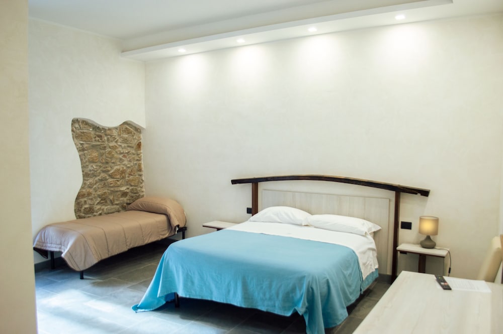 Exclusive Triple Room, Multiple Beds, Balcony, City View photo 1
