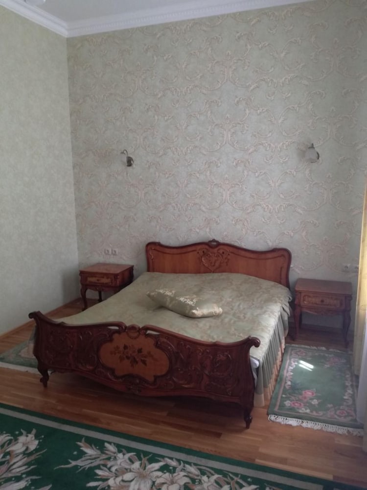 Family Suite, 1 Bedroom, Private Bathroom, Courtyard View photo 3