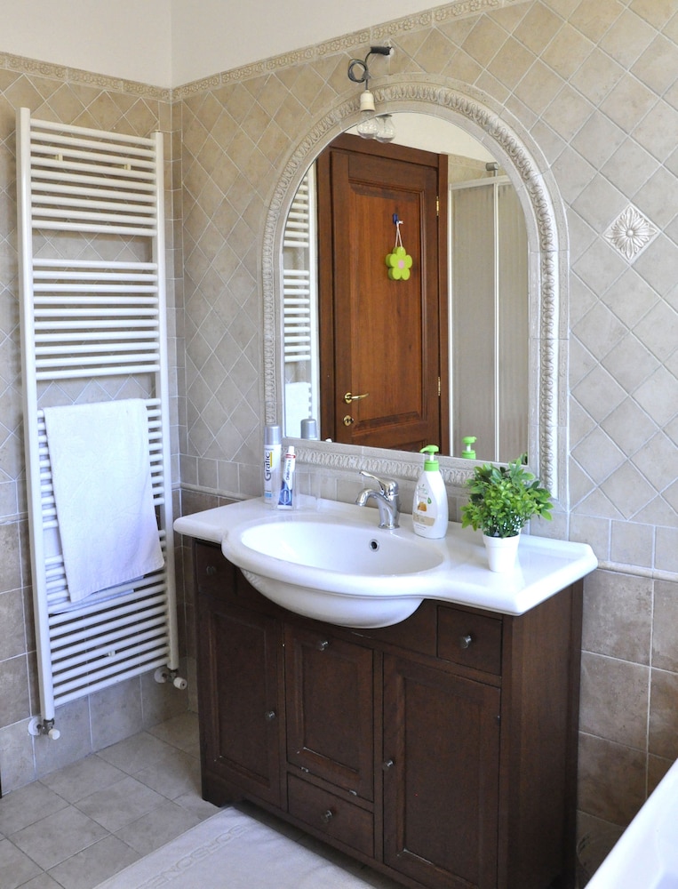 Double Or Twin Room, Shared Bathroom photo 3
