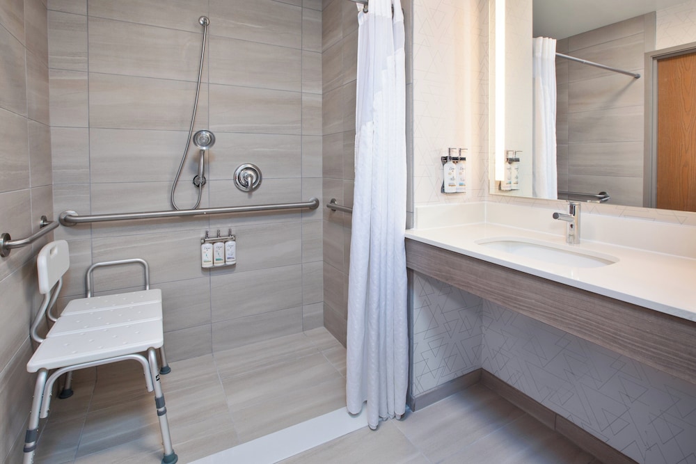 Standard Room, 2 Queen Beds, Accessible (Mobility, Roll-In Shower) - Photo 4