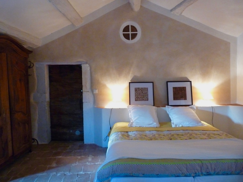 Suite (Terre d'Ombre) photo 1