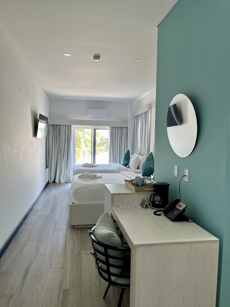 Standard Double Room, 2 Queen Beds, Non Smoking, Courtyard View photo 2