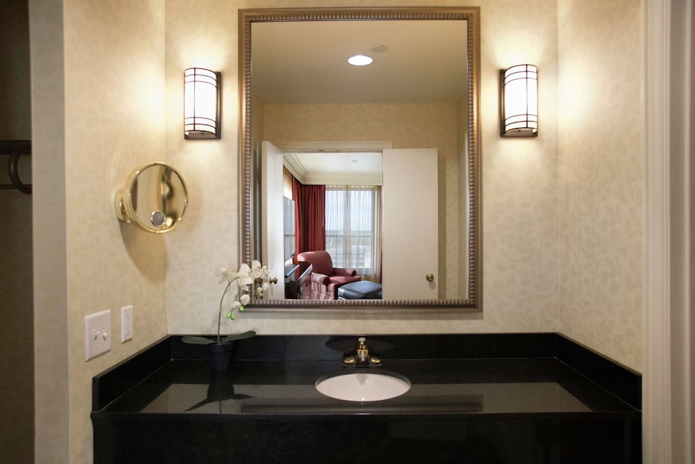 Suite, 1 King Bed, Non Smoking (Chairman's) - Photo 6