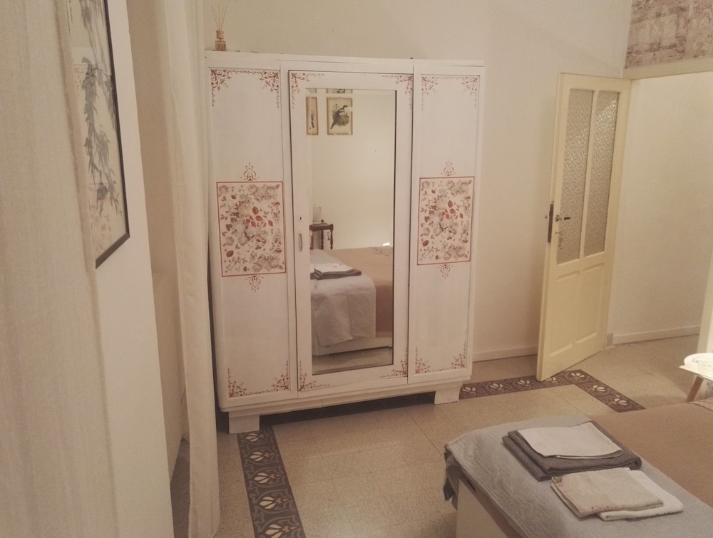 Deluxe Double Room, Shared Bathroom photo 3