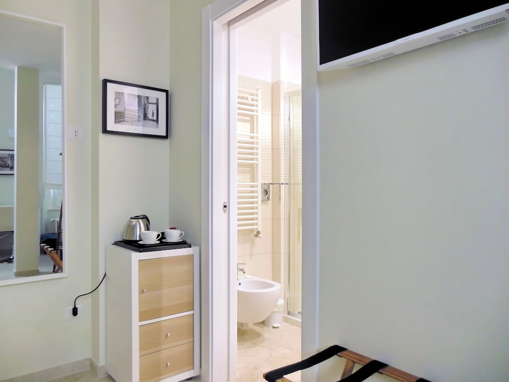 Executive Room - Photo 7