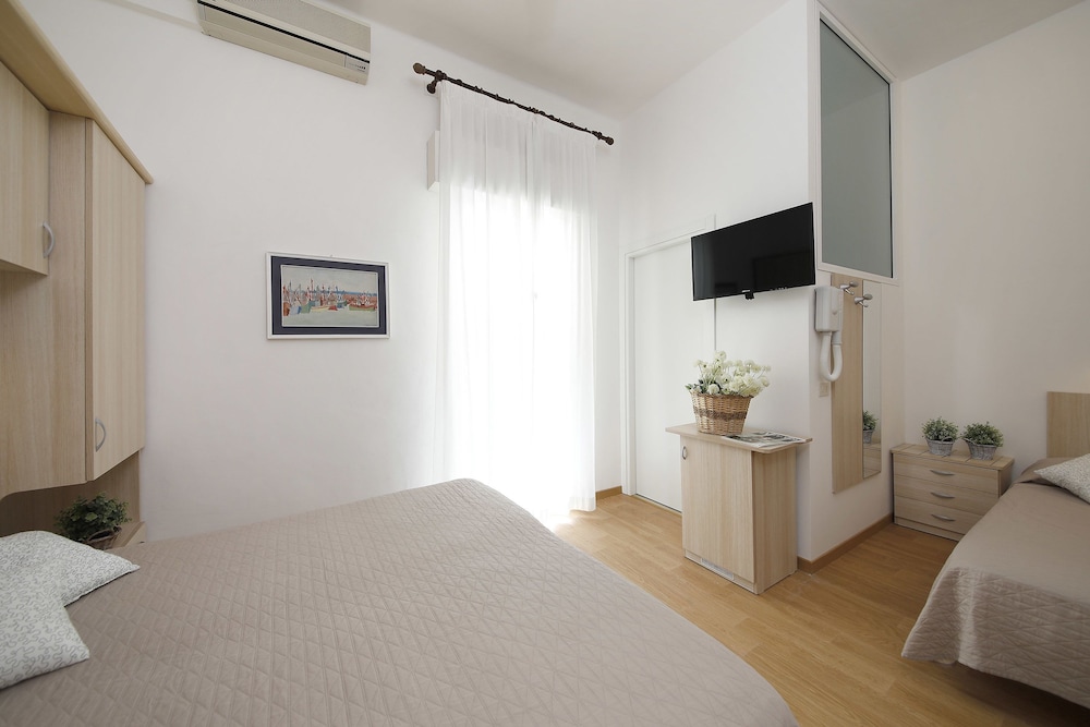 Triple Room, Balcony photo 1