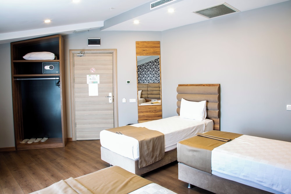 Standard Triple Room photo 3