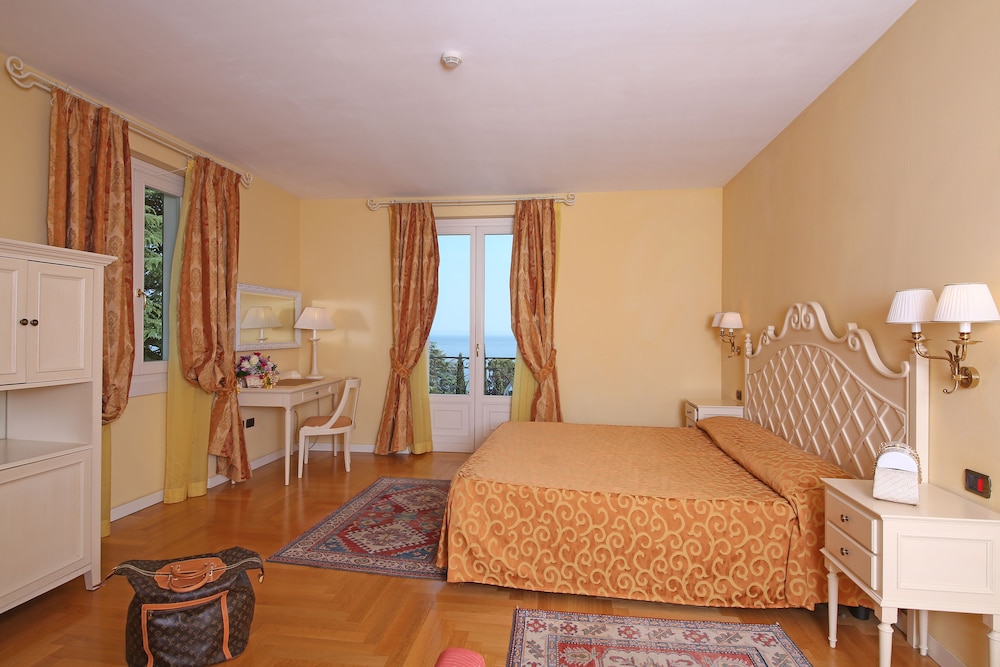 Deluxe Quadruple Room, Balcony, Lake View photo 1