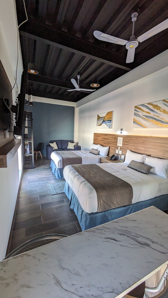Executive Room, 2 Queen Beds photo 3