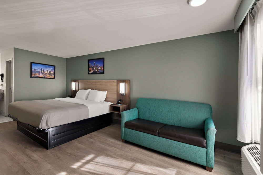 Standard Room, 1 King Bed with Sofa bed, Smoking photo 1