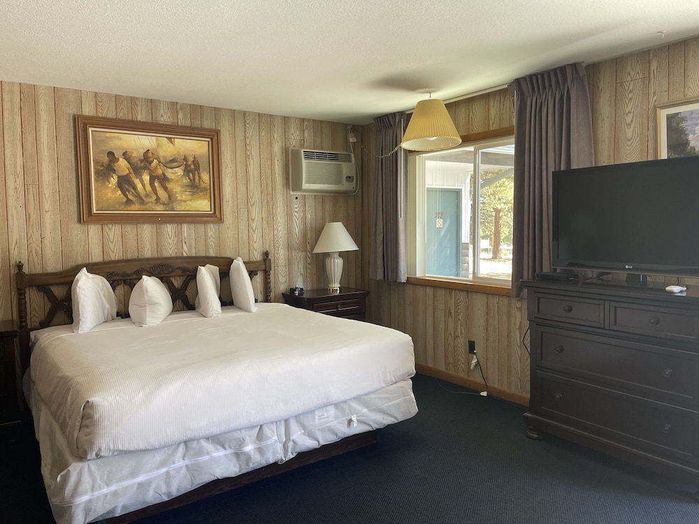 Premium Room, 1 King Bed, Kitchenette photo 2