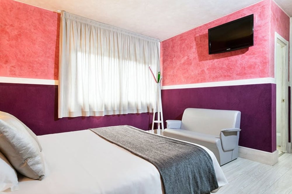 Economy Double Room, Private Bathroom photo 2