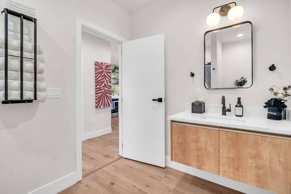 NEW 4 Bed 3 Bath Heated Salt Pool Walk2beach, Foto 49