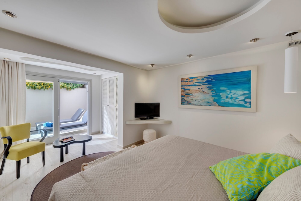 Suite with Outdoor Hot Tub photo 2
